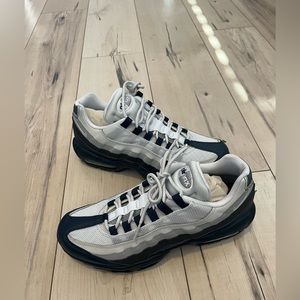 Men’s Air Max 95 essential shoes brand new